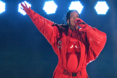 Rihanna confirma su segundo embarazo