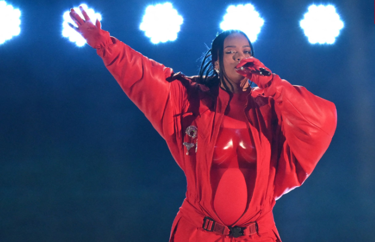 Rihanna confirma su segundo embarazo